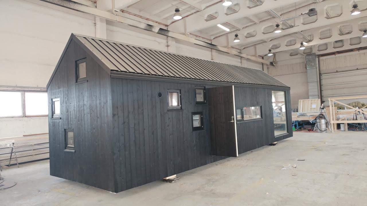 norwegian chalet_factory_1